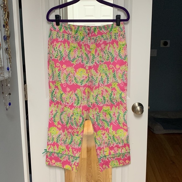 Lilly Pulitzer Pink/Yellow Floral/ Lions  Capris Crop Pants size‎ 6 - Picture 2 of 5